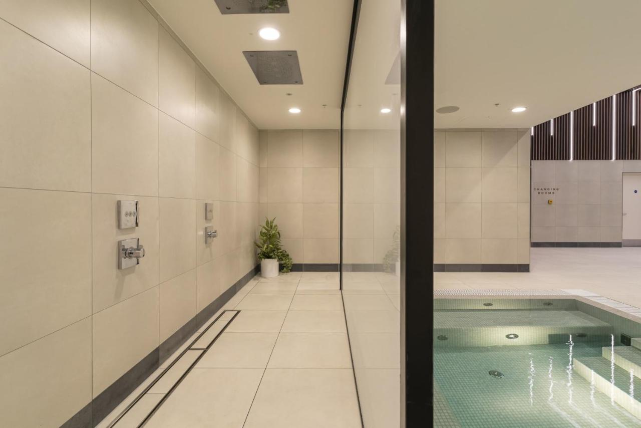 Coppermaker Square In Stratford Aparthotel London Bagian luar foto