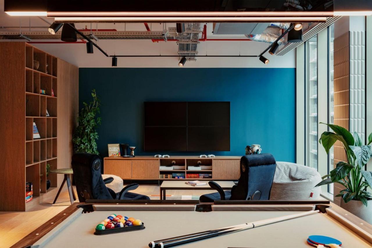 Coppermaker Square In Stratford Aparthotel London Bagian luar foto