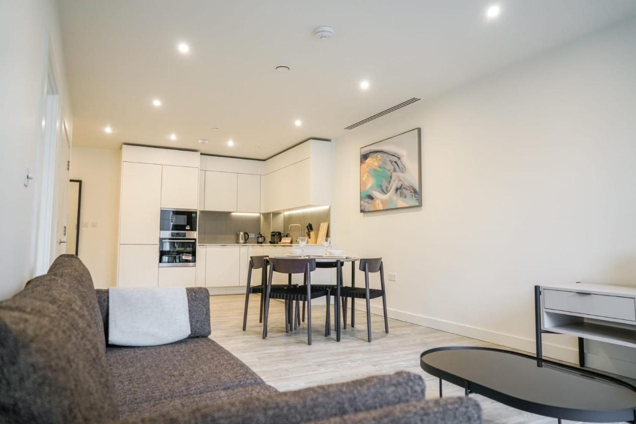 Coppermaker Square In Stratford Aparthotel London Bagian luar foto