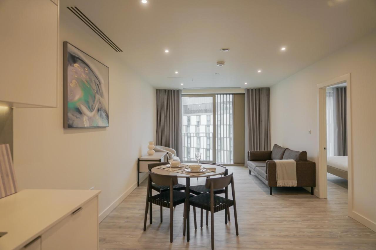 Coppermaker Square In Stratford Aparthotel London Bagian luar foto
