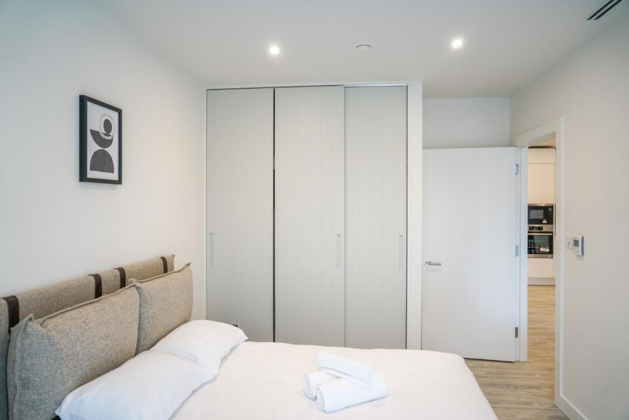 Coppermaker Square In Stratford Aparthotel London Bagian luar foto