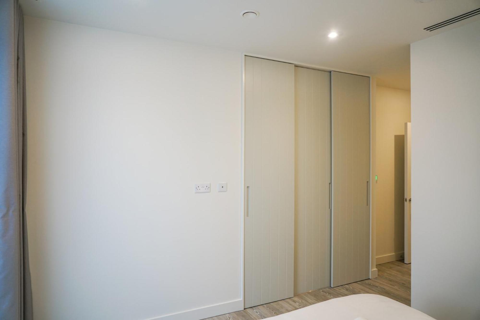 Coppermaker Square In Stratford Aparthotel London Bagian luar foto