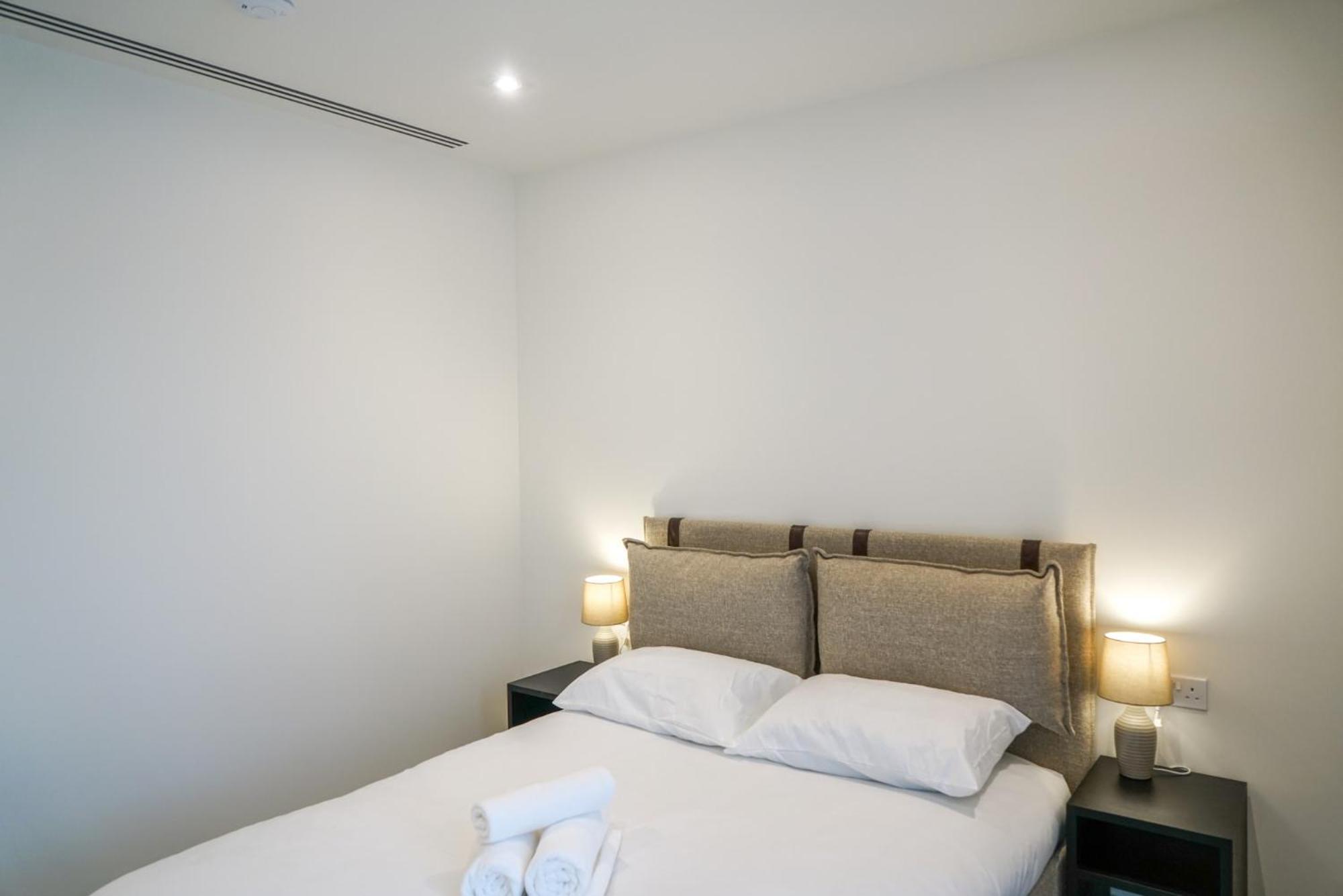 Coppermaker Square In Stratford Aparthotel London Bagian luar foto