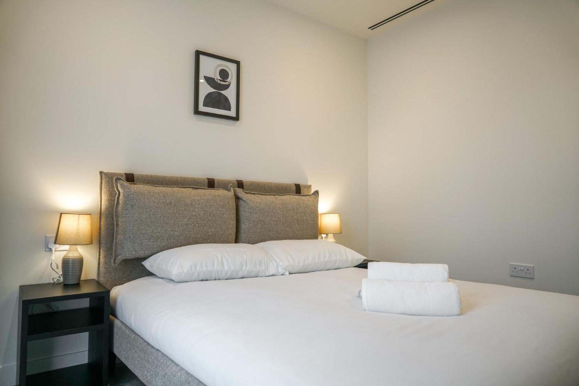 Coppermaker Square In Stratford Aparthotel London Bagian luar foto