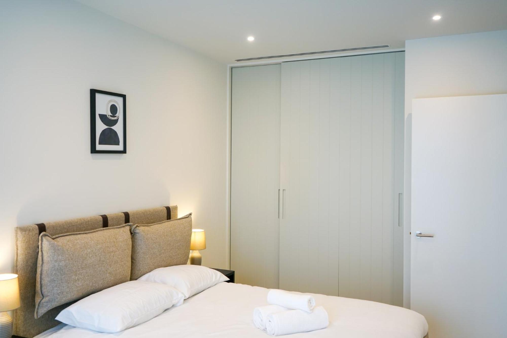 Coppermaker Square In Stratford Aparthotel London Bagian luar foto