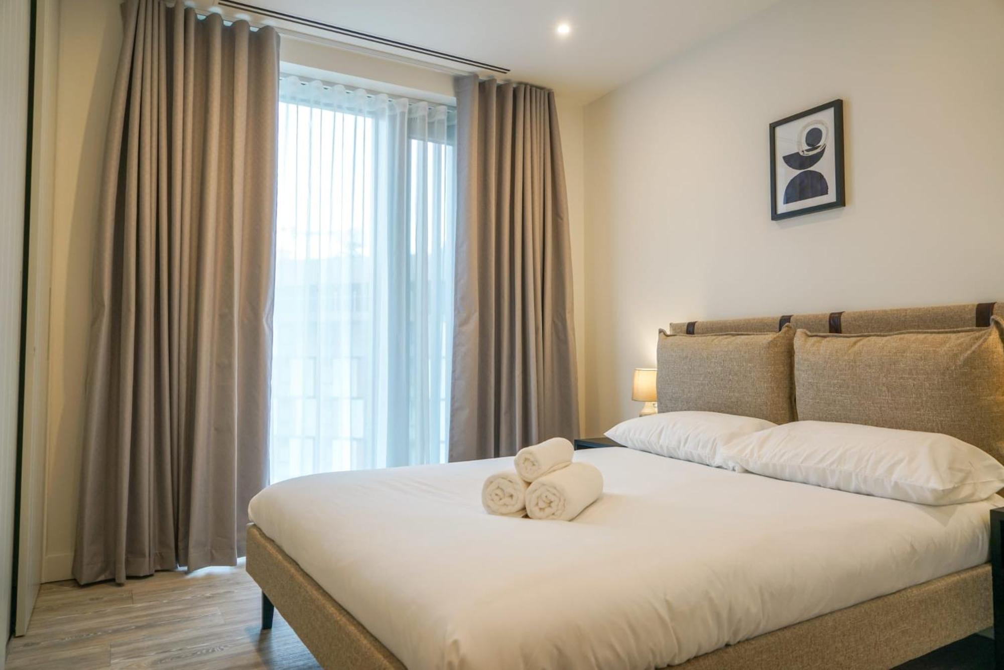 Coppermaker Square In Stratford Aparthotel London Bagian luar foto