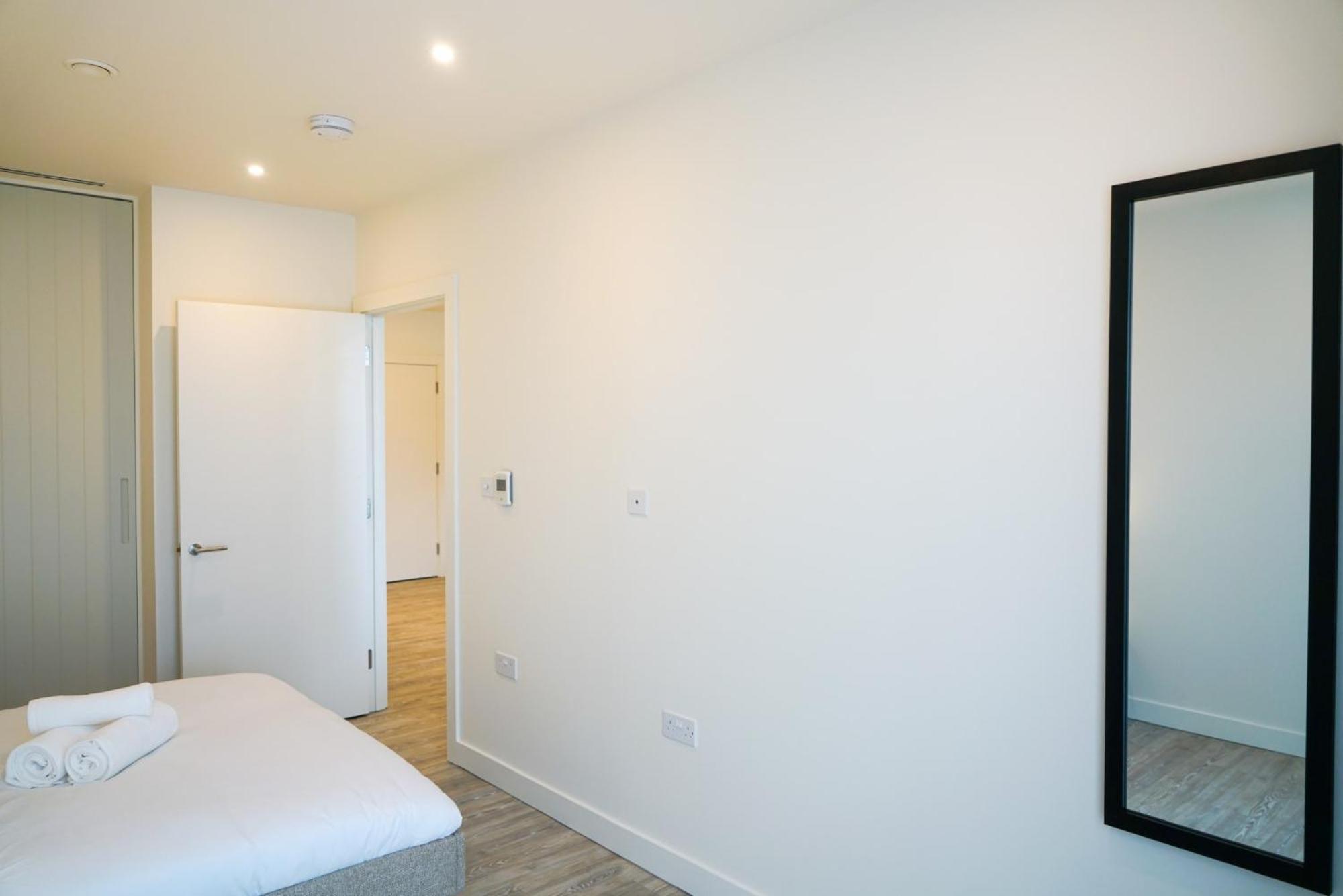 Coppermaker Square In Stratford Aparthotel London Bagian luar foto