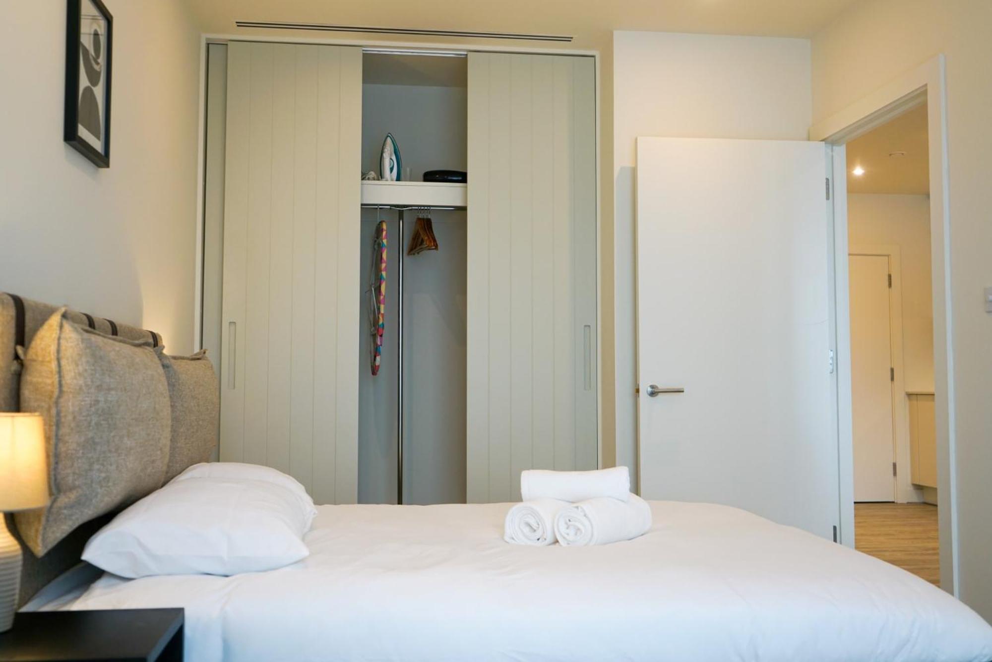 Coppermaker Square In Stratford Aparthotel London Bagian luar foto