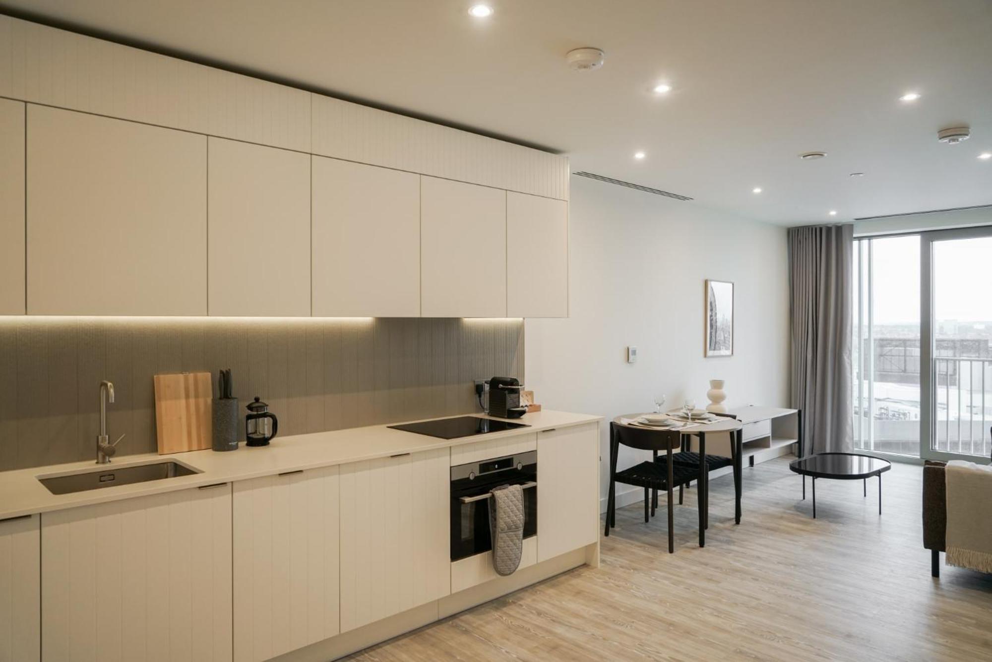 Coppermaker Square In Stratford Aparthotel London Bagian luar foto
