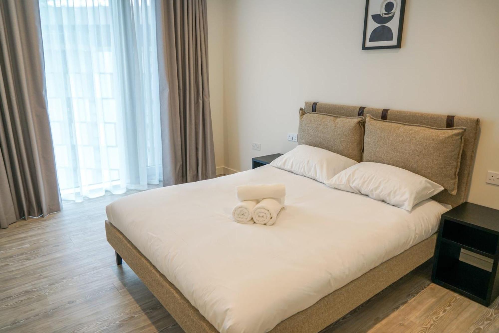 Coppermaker Square In Stratford Aparthotel London Bagian luar foto