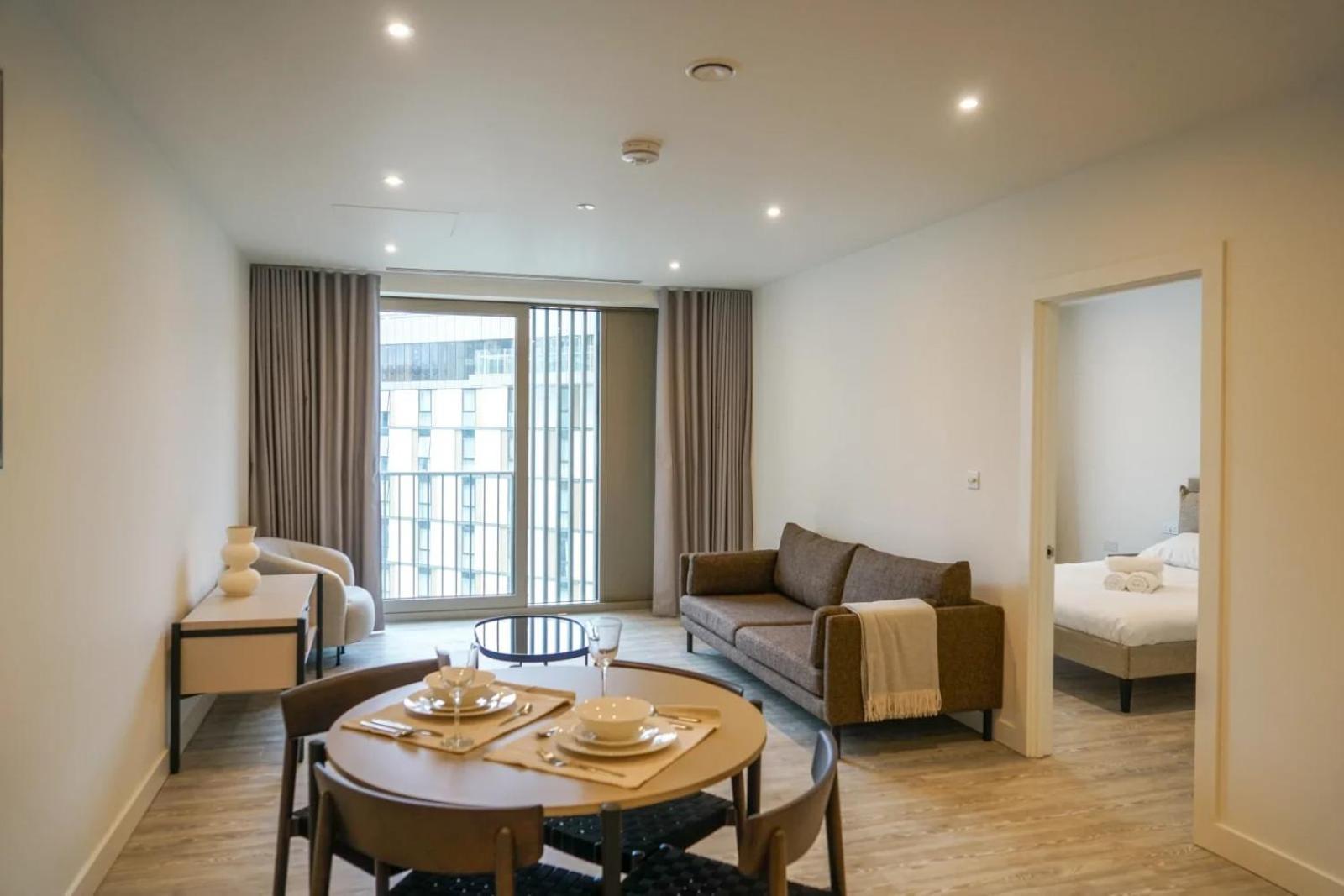 Coppermaker Square In Stratford Aparthotel London Bagian luar foto